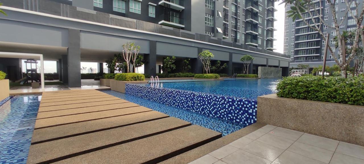 Bukit Rimau Instagrammable 2 Bedroom Apartment With Pool View Up To 5 Pax Shah Alam Exterior photo