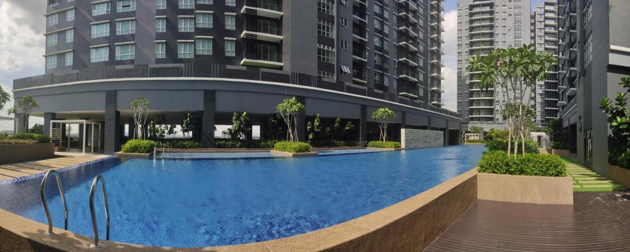 Bukit Rimau Instagrammable 2 Bedroom Apartment With Pool View Up To 5 Pax Shah Alam Exterior photo